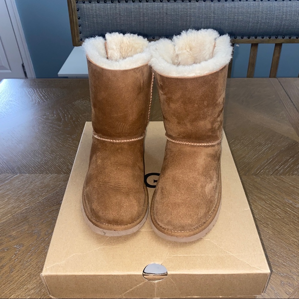 Ugg Kids Bailey Bow!!! Great used condition!